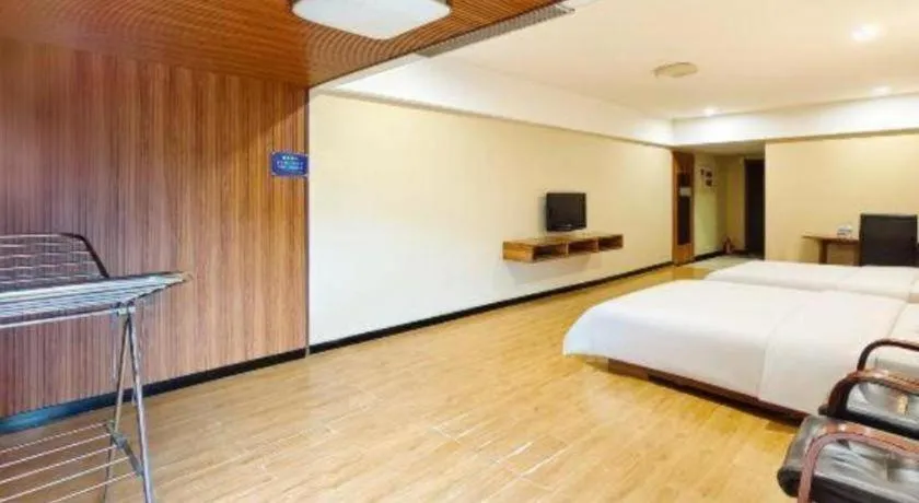 Bed in Chuanghui Business Hotel