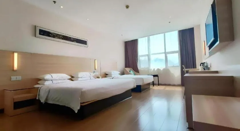 Bed in City Comfort Inn Jingzhou Ancient City Taiyue Road