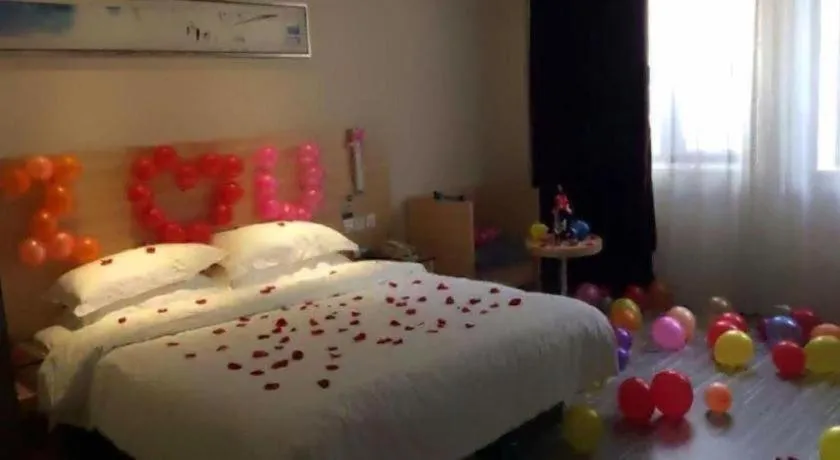 Bed in City Comfort Inn Jingzhou Ancient City Taiyue Road