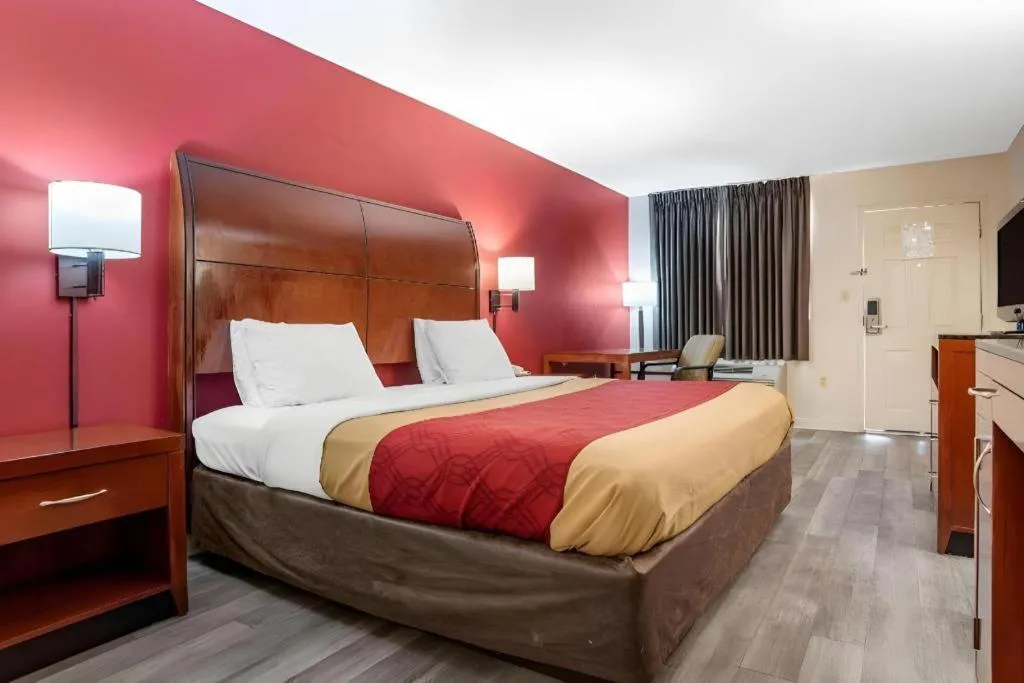 Bed in Econo Lodge Pearl - Jackson