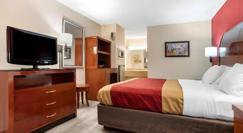 Bed in Econo Lodge Pearl - Jackson