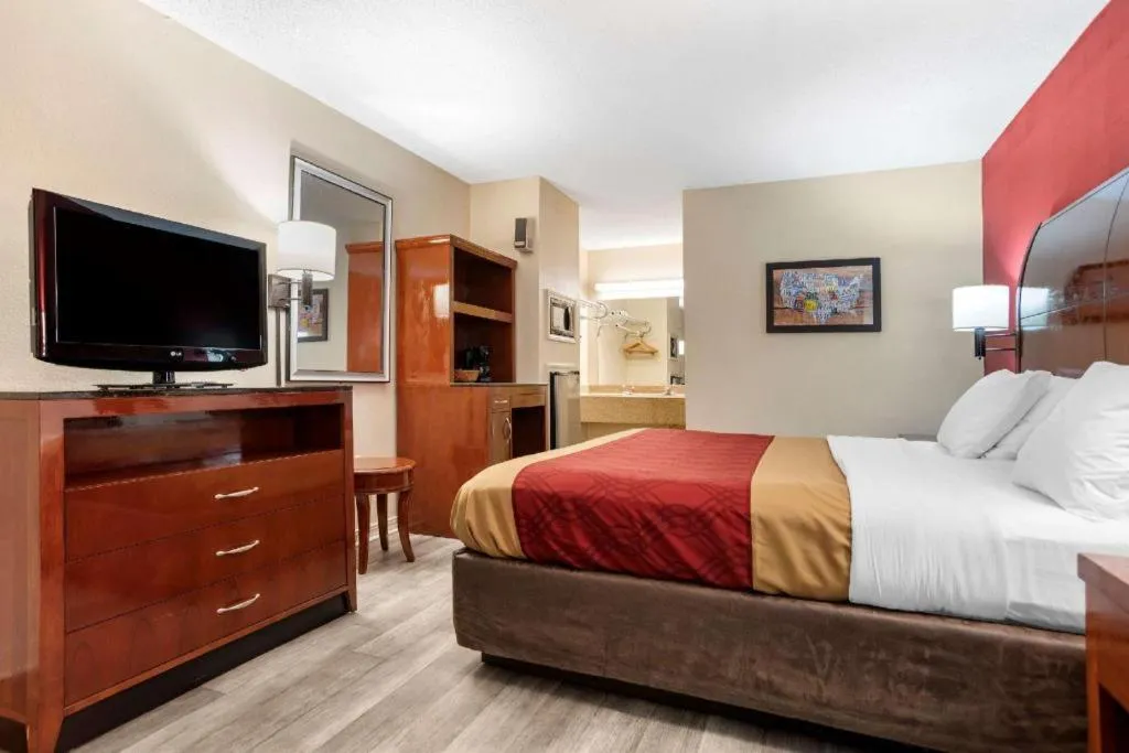 Bed in Econo Lodge Pearl - Jackson