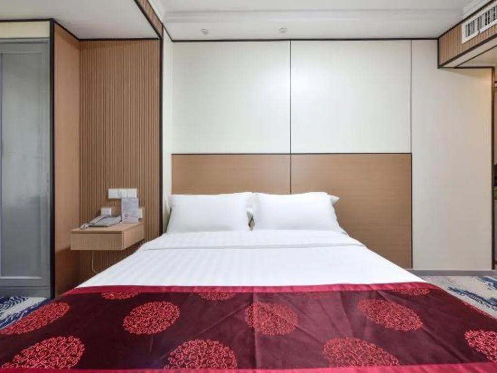 Bed in Dalian Bohai Pearl Hotel