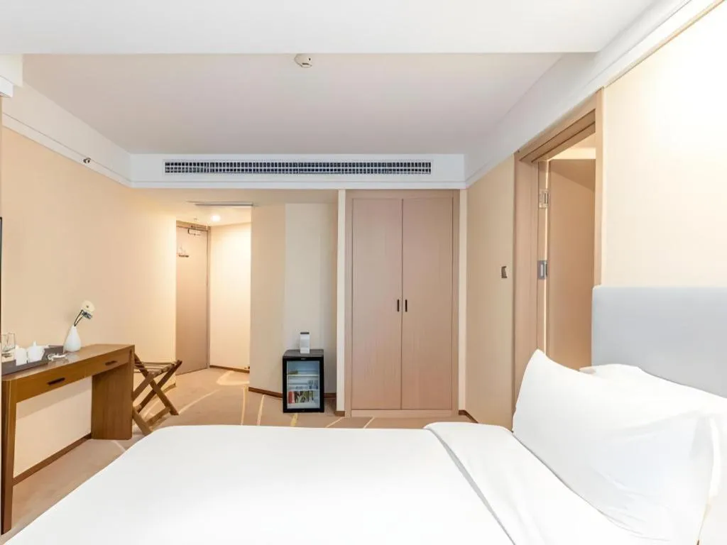 Bed in Dalian Bohai Pearl Hotel