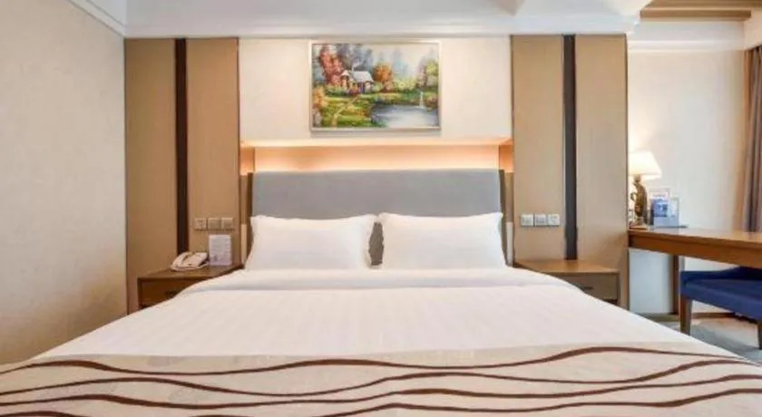 Bed in Dalian Bohai Pearl Hotel