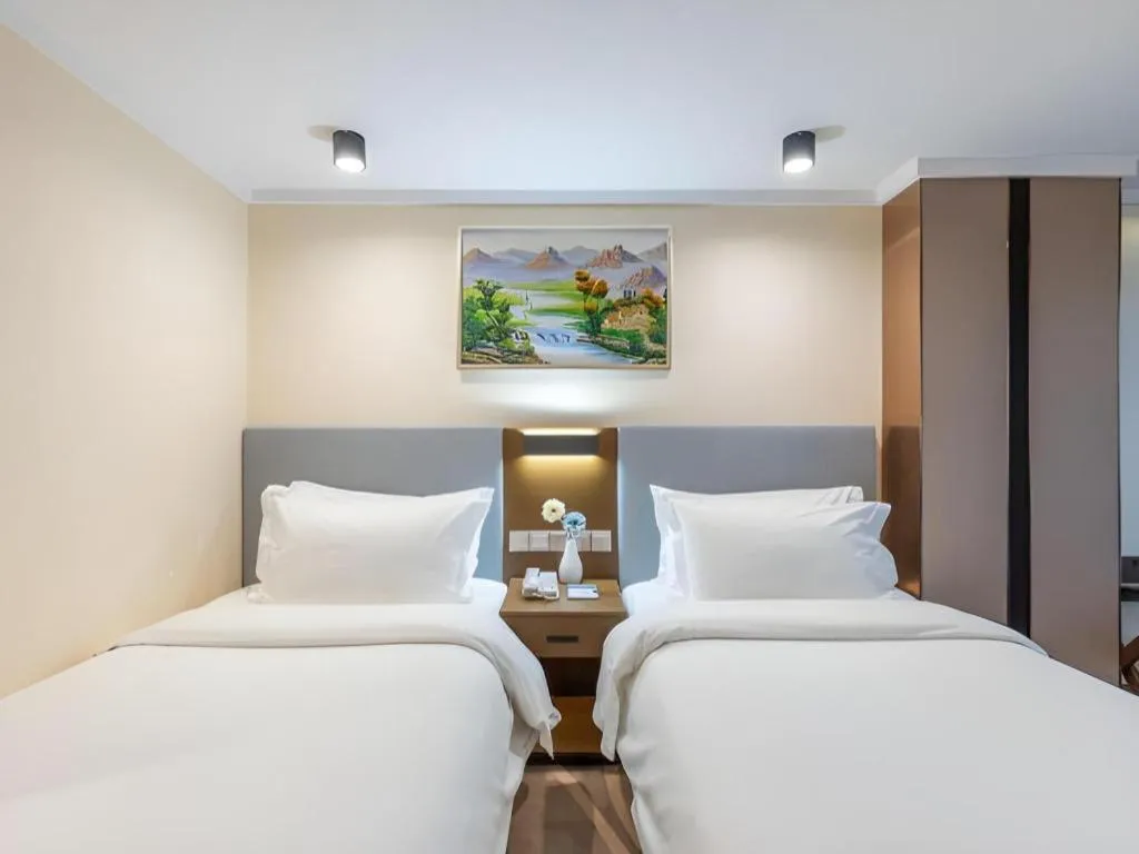 Bed in Dalian Bohai Pearl Hotel