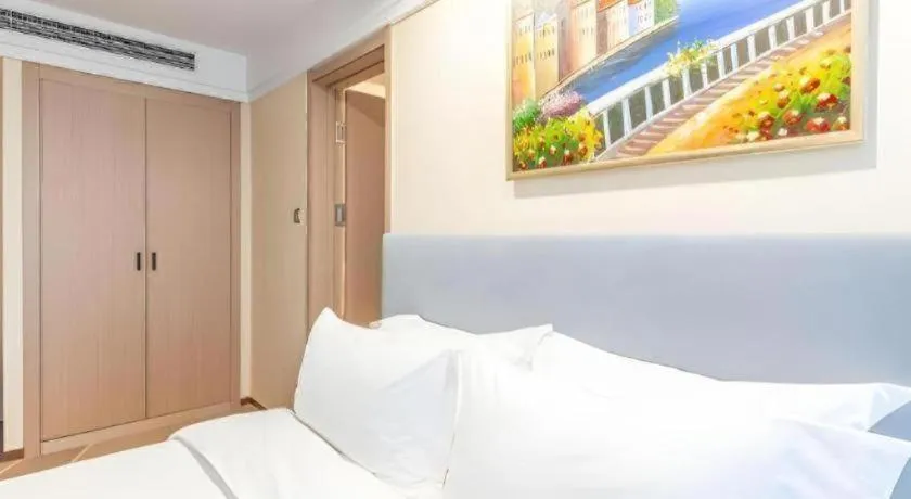 Bed in Dalian Bohai Pearl Hotel