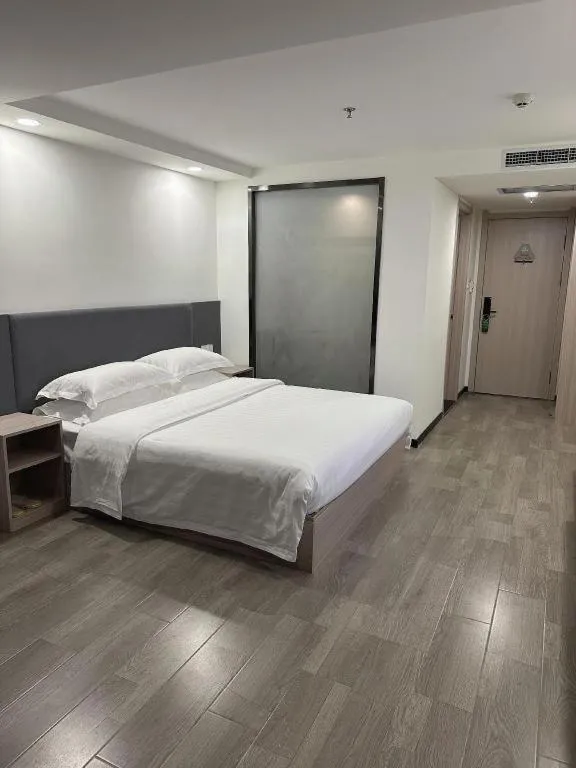 Bed in Dalian Bohai Pearl Hotel