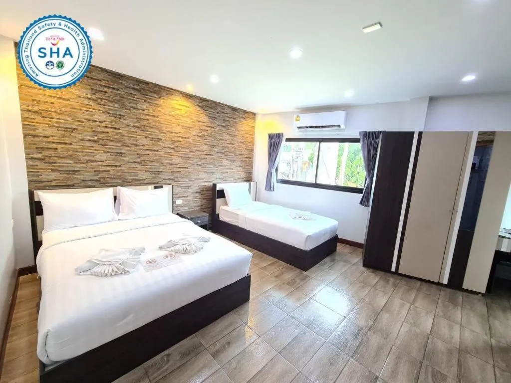 Bed in Rainbow Sky Hotel Samet