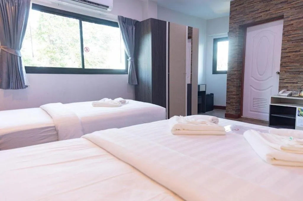 Bed in Rainbow Sky Hotel Samet