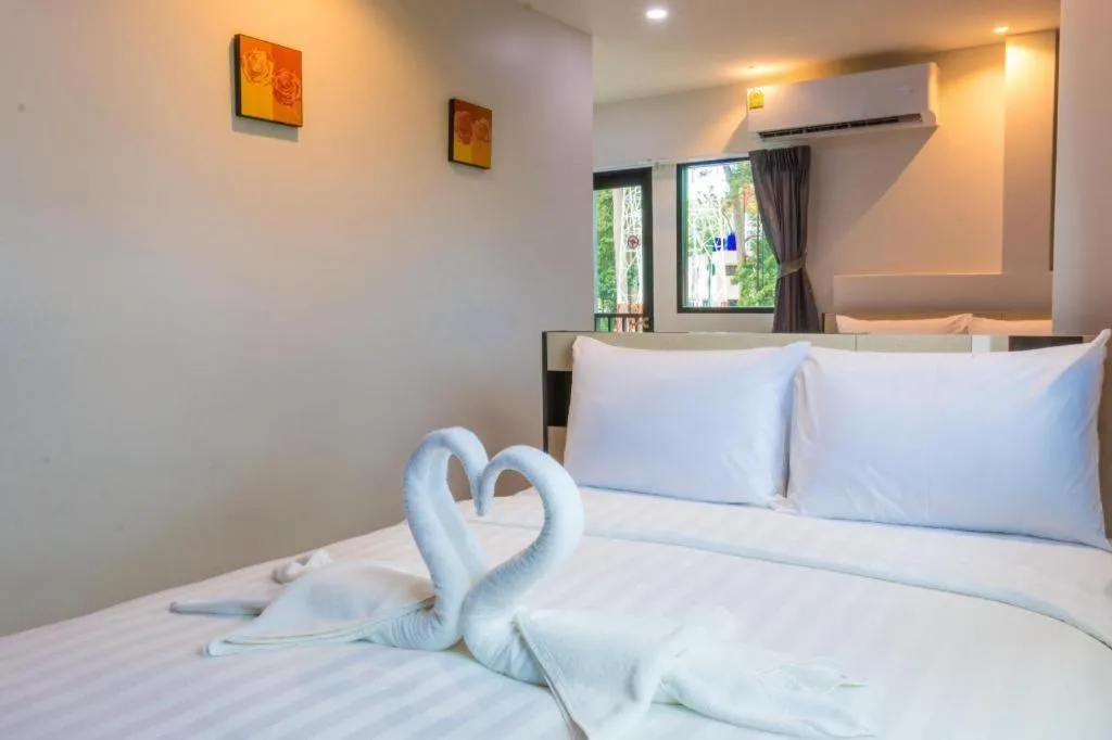 Bed in Rainbow Sky Hotel Samet