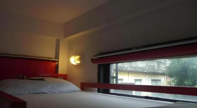 Bed in The Chilli Bangkok Hotel