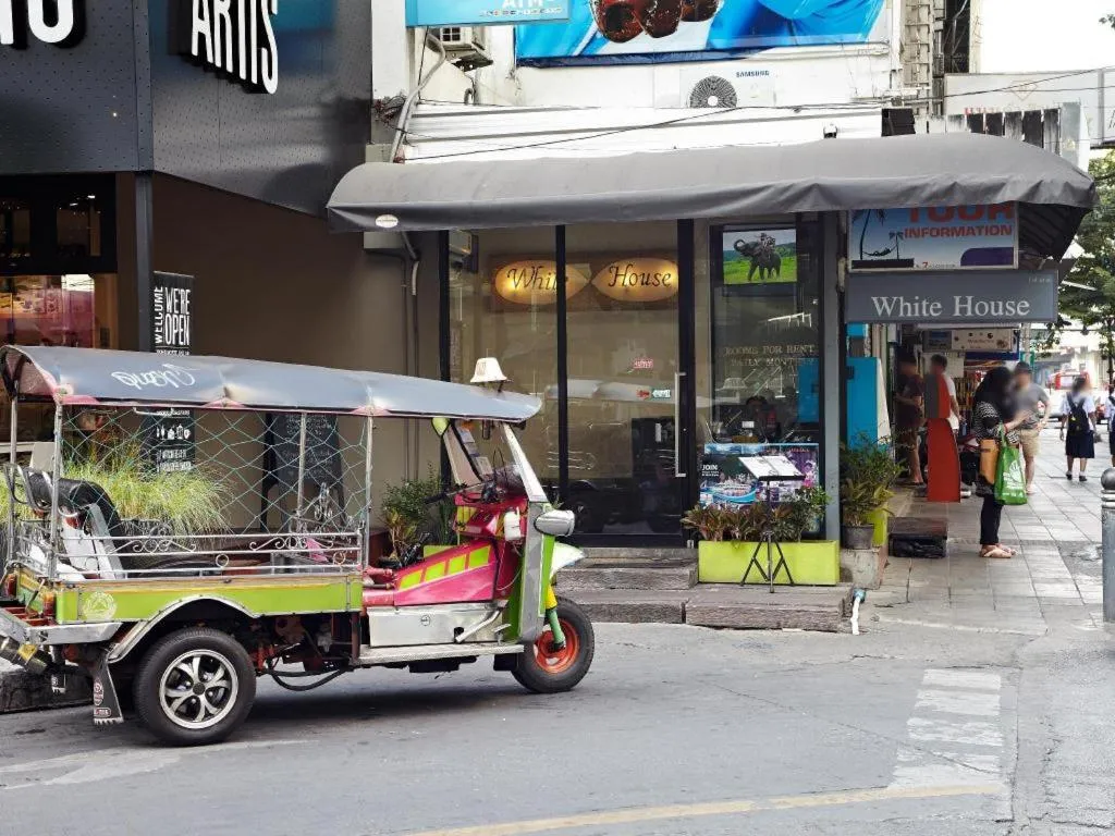 White House Asoke Sukhumvit 18