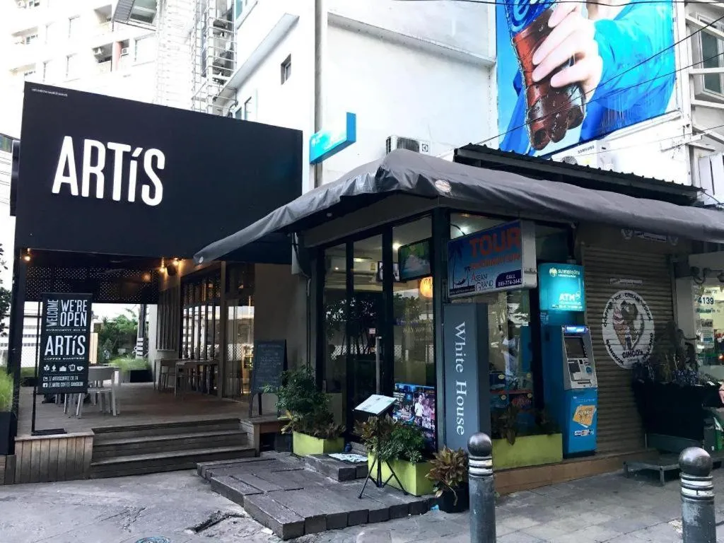 White House Asoke Sukhumvit 18