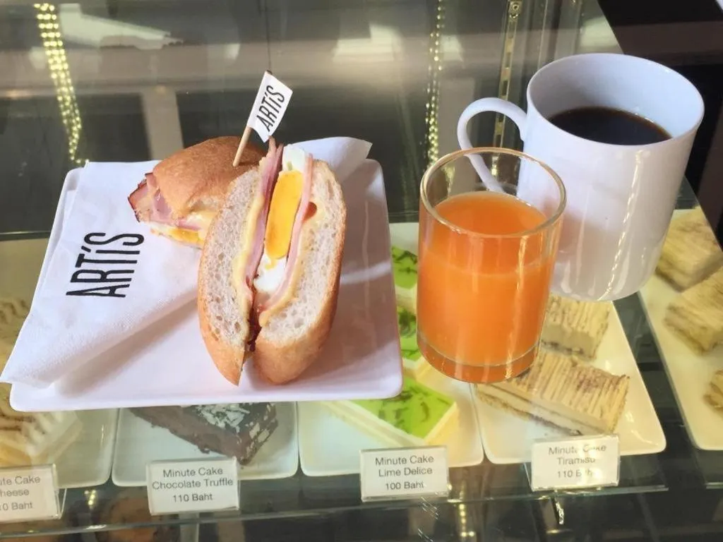 White House Asoke Sukhumvit 18