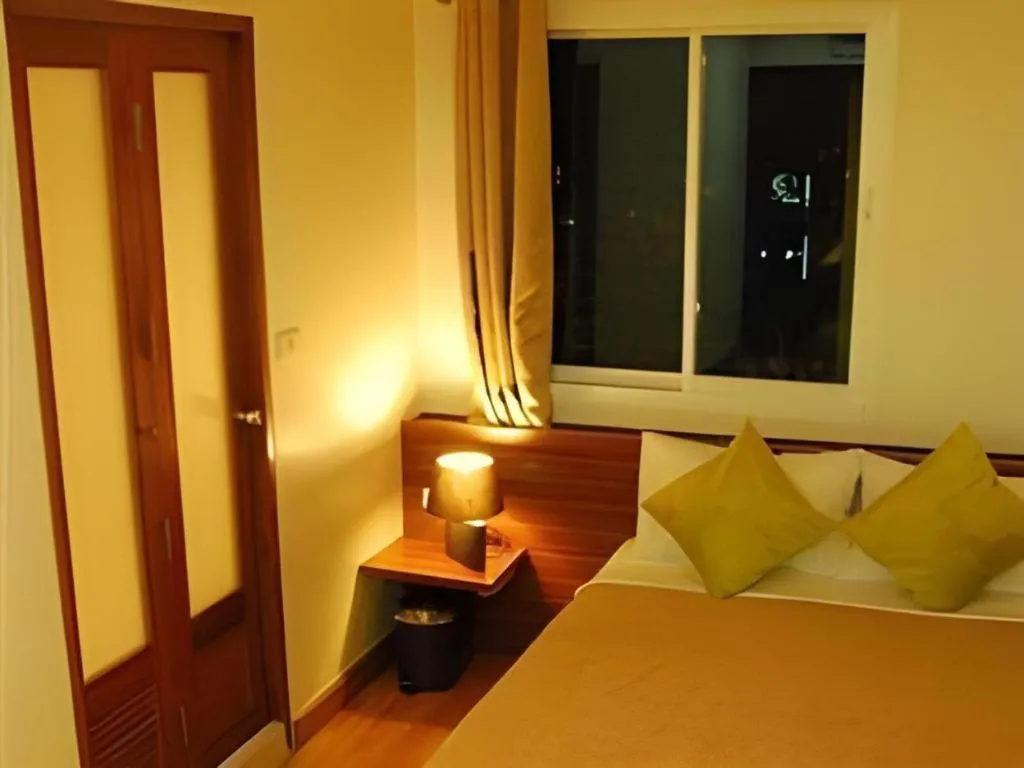 Bed in White House Asoke Sukhumvit 18