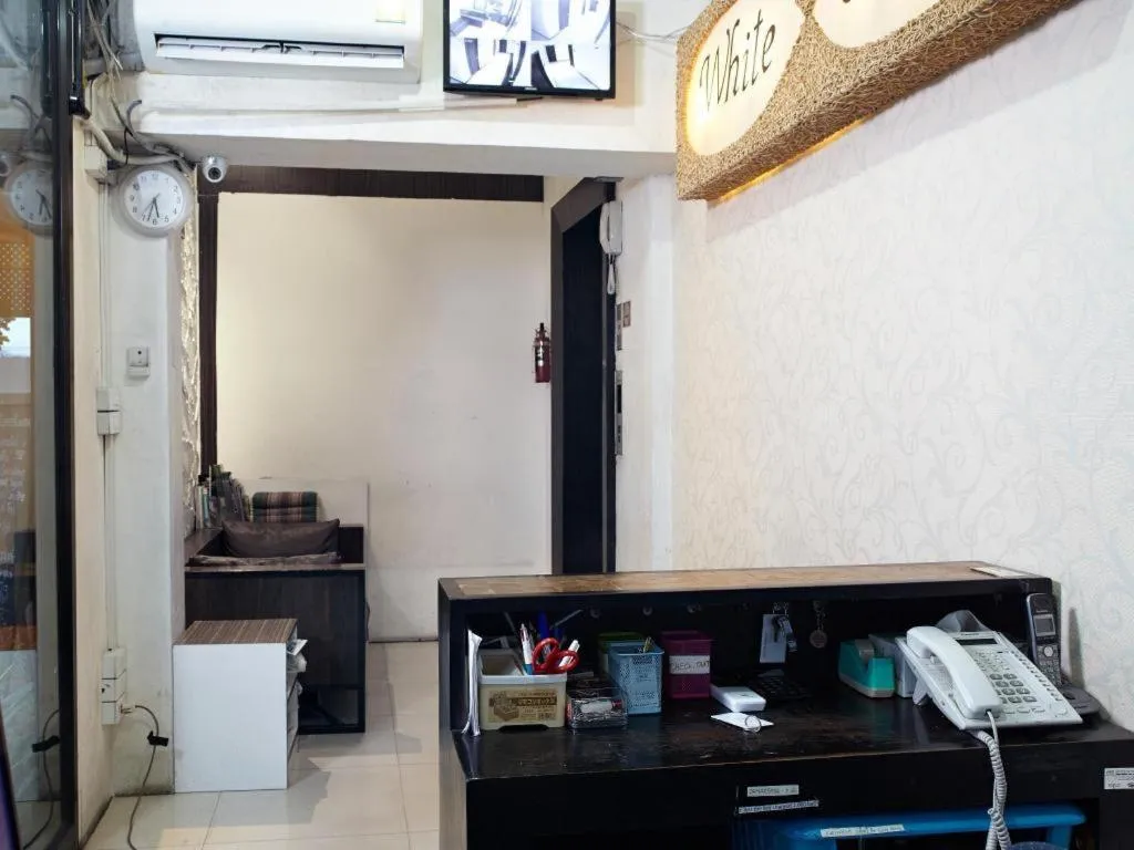 White House Asoke Sukhumvit 18