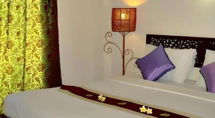 Bed in Phumanee Home Hotel