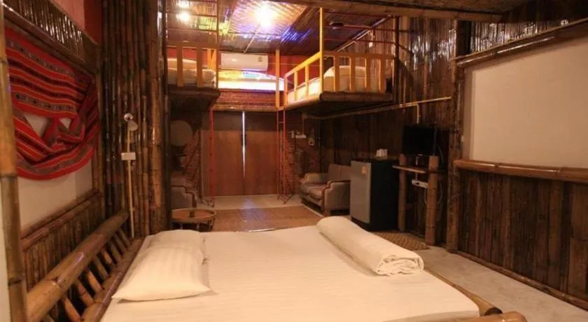 Bed in Phumanee Home Hotel