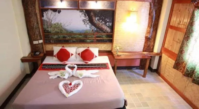 Bed in Phumanee Home Hotel