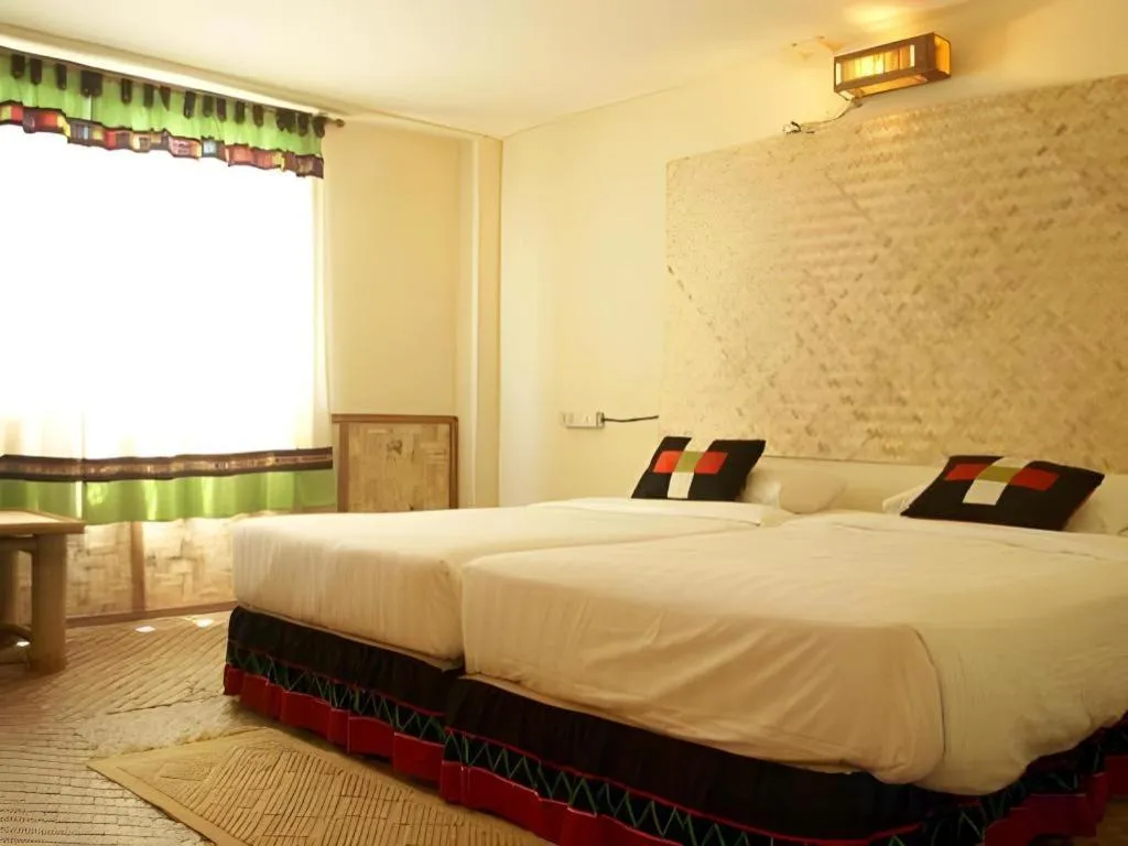 Bed in Phumanee Home Hotel
