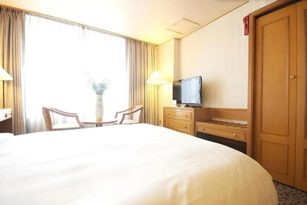Bed in Seoul Rex Hotel