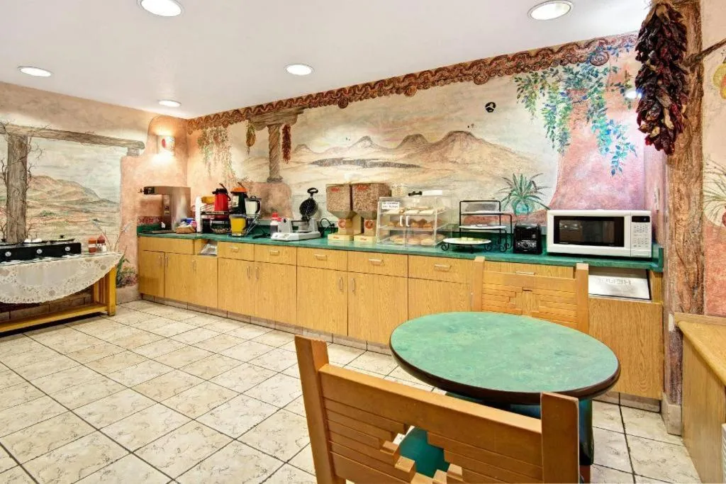 Microtel Inn & Suites by Wyndham Albuquerque West