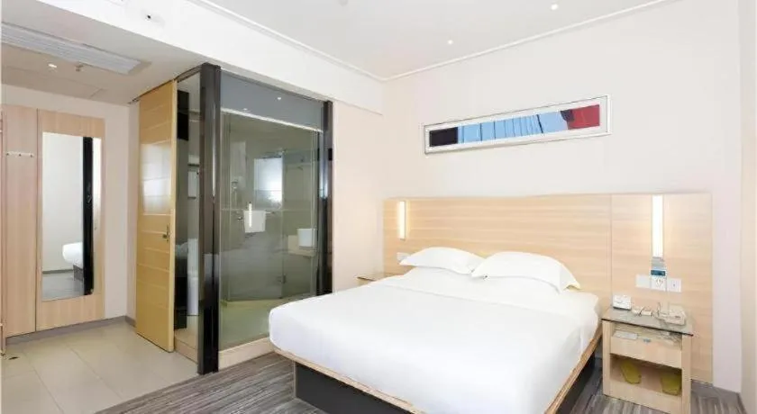 Bed in City Comfort Inn Jiangmen Xinhui Xiangshan Park