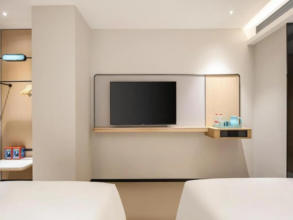 Bed in City Comfort Inn Jiangmen Xinhui Xiangshan Park