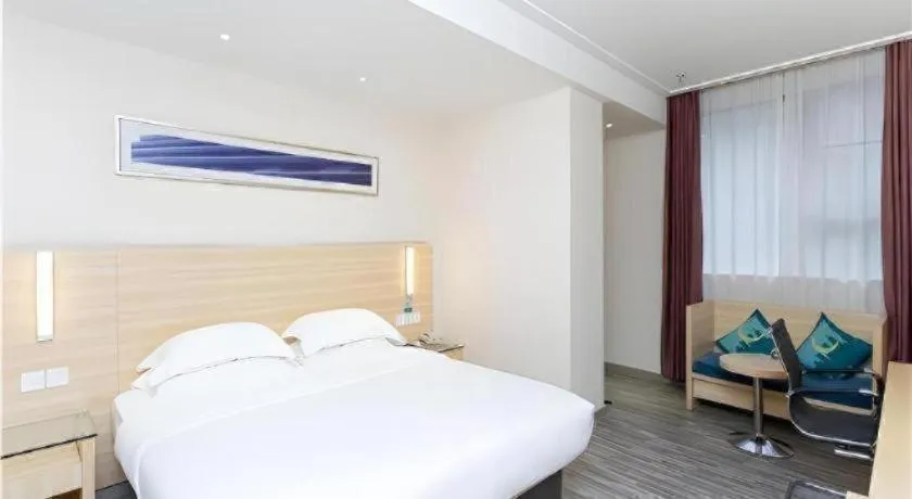 Bed in City Comfort Inn Jiangmen Xinhui Xiangshan Park