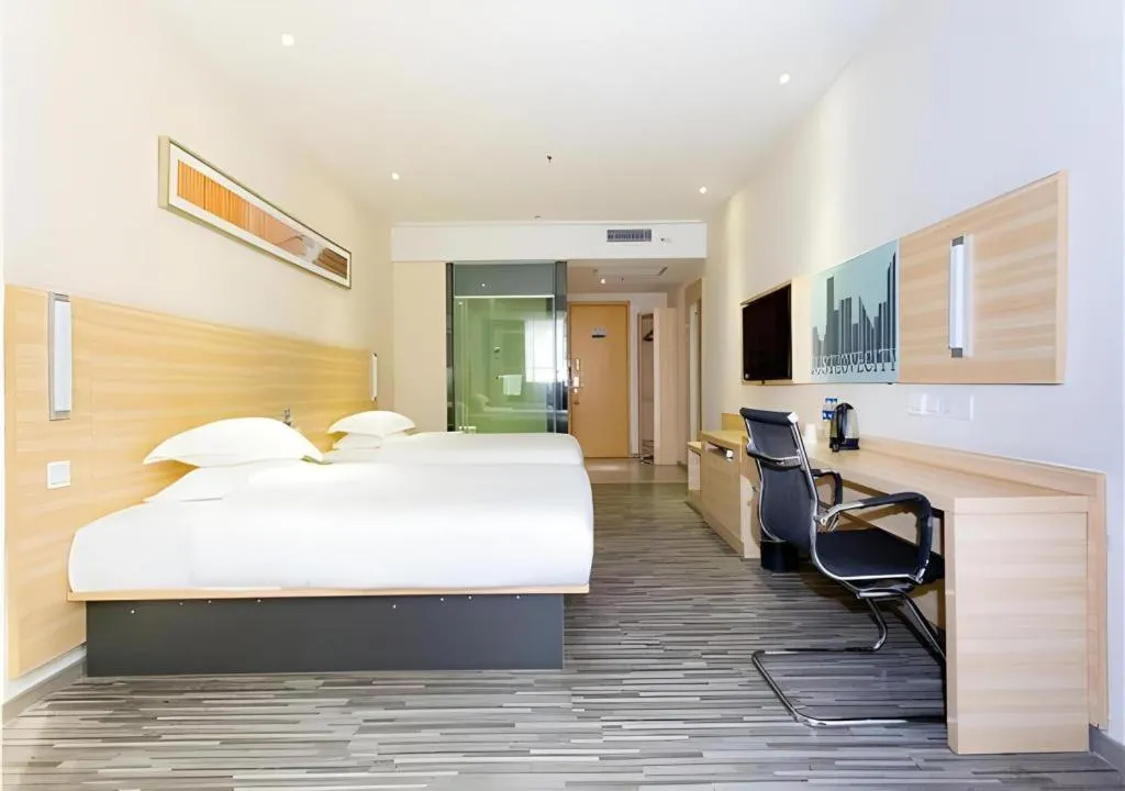 Bed in City Comfort Inn Jiangmen Xinhui Xiangshan Park