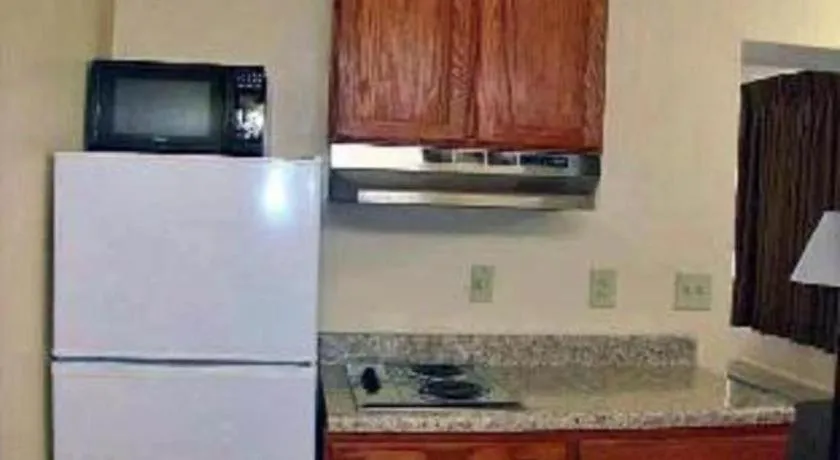 Rodeway Inn & Suites