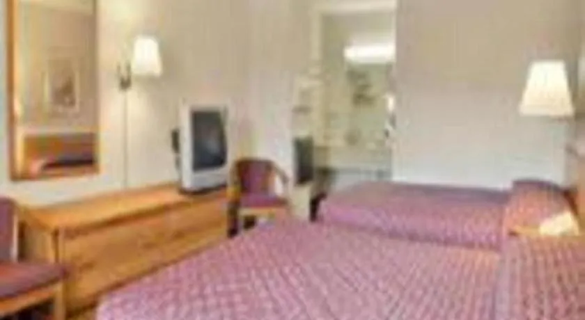 Bed in Rodeway Inn & Suites