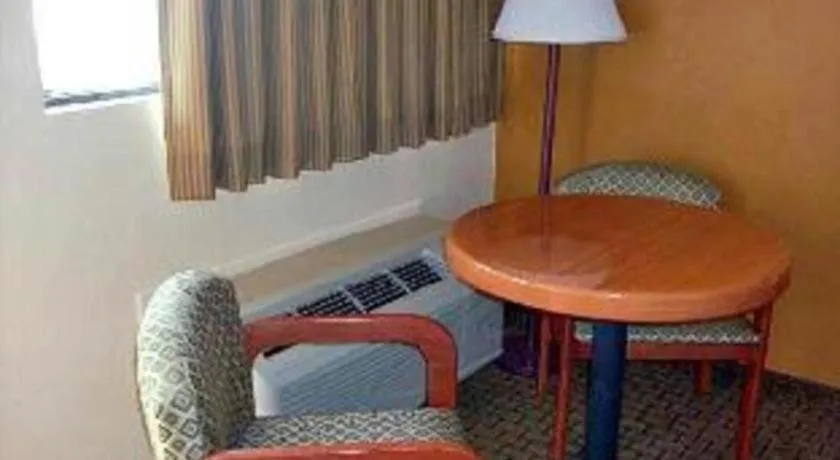 Rodeway Inn & Suites