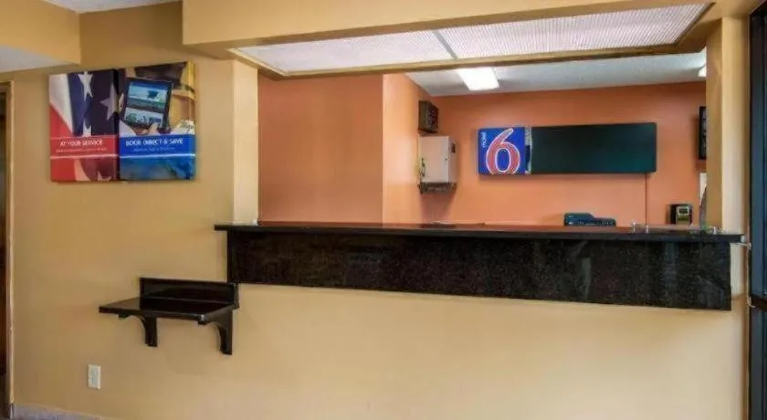 Rodeway Inn & Suites