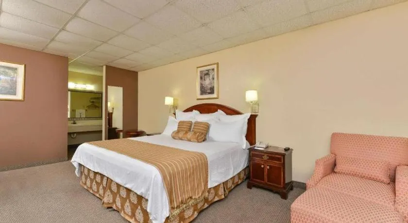 Bed in Americas Best Value Inn & Suites Victoria
