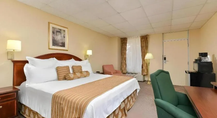 Bed in Americas Best Value Inn & Suites Victoria