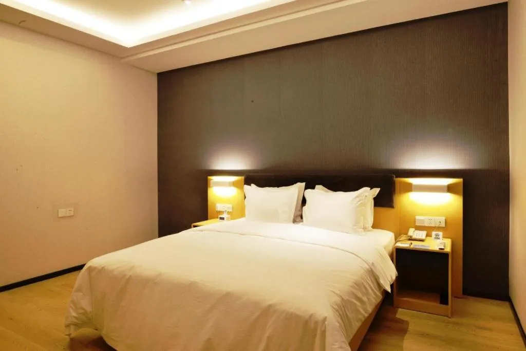 Bed in Holiday Inn Express Jinan Exhibition Center By IHG
