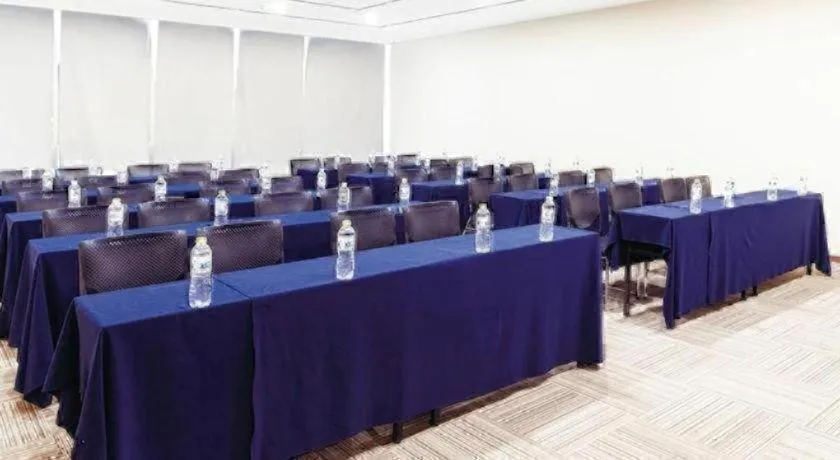 Holiday Inn Express Jinan Exhibition Center By IHG