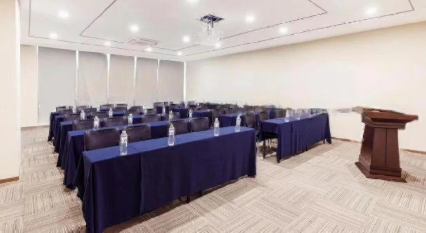 Holiday Inn Express Jinan Exhibition Center By IHG