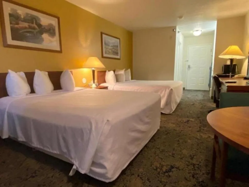 Bed in Rodeway Inn Salina North