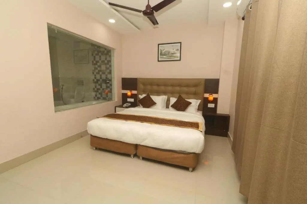 Bed in Hotel Gajur Palace