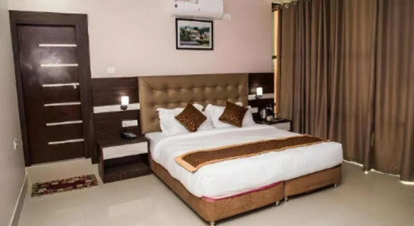 Bed in Hotel Gajur Palace