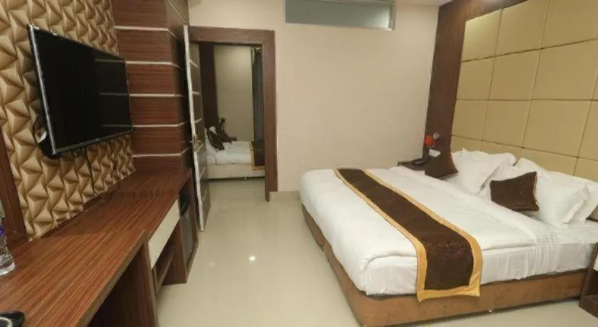 Bed in Hotel Gajur Palace