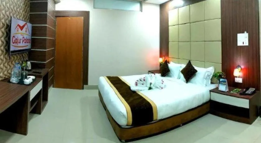 Bed in Hotel Gajur Palace