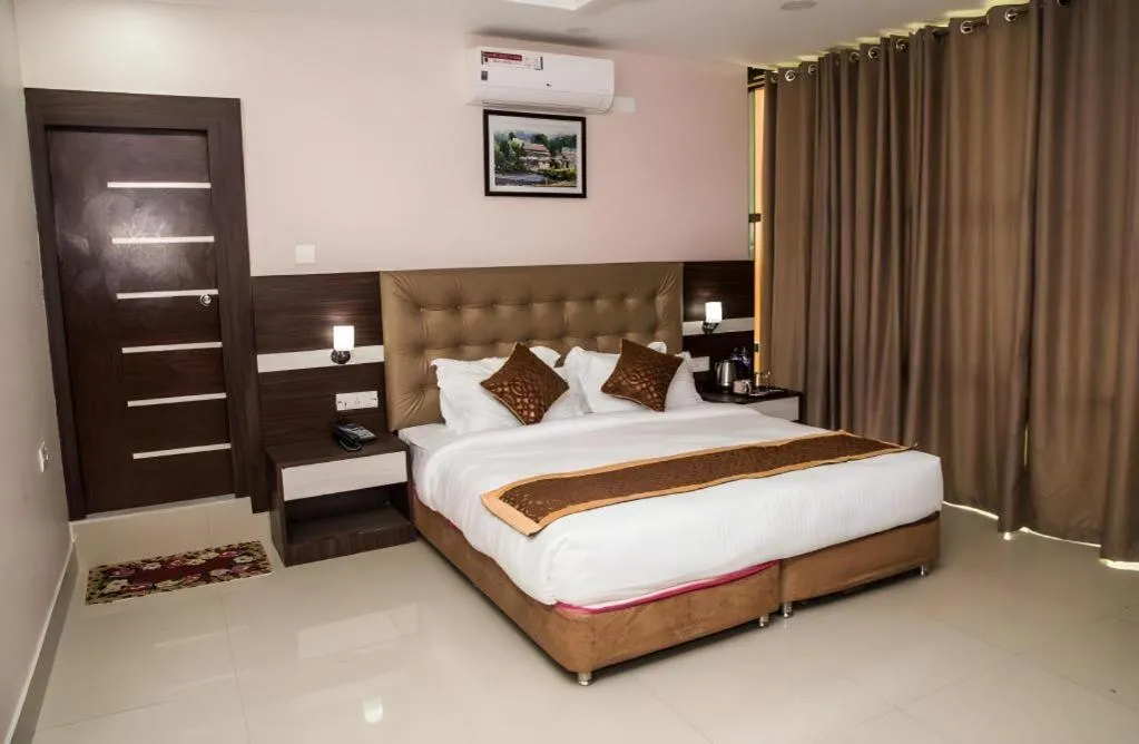 Bed in Hotel Gajur Palace