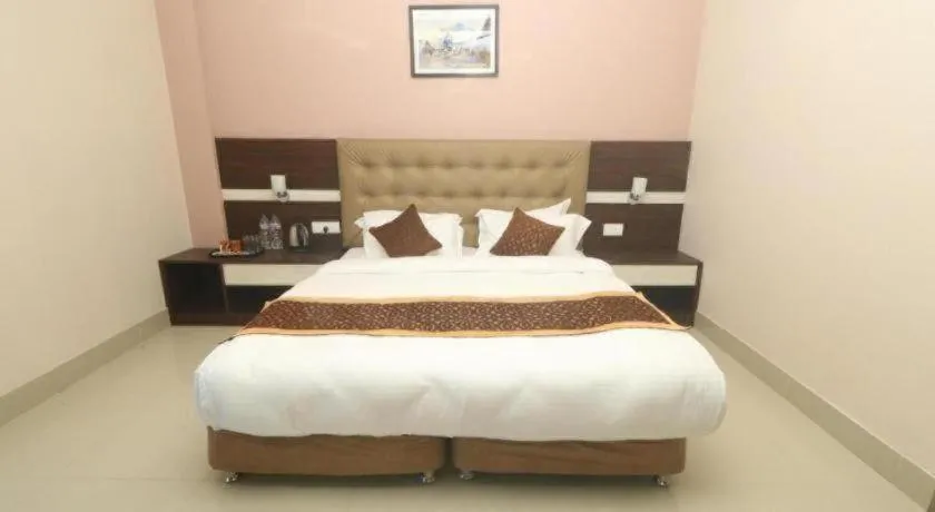 Bed in Hotel Gajur Palace