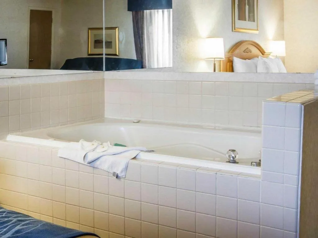 Bed in Comfort Inn Tucson Central