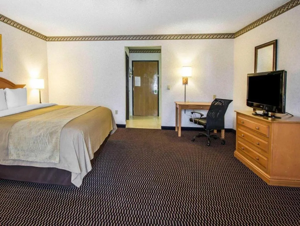 Bed in Comfort Inn Tucson Central