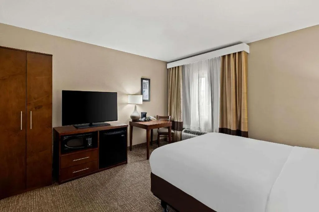 Bed in Comfort Inn Tucson Central